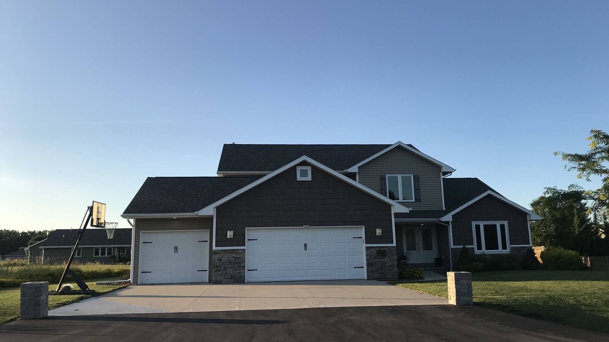 Butte Des Morts House | Beautiful Modernized Home for EAA 2025