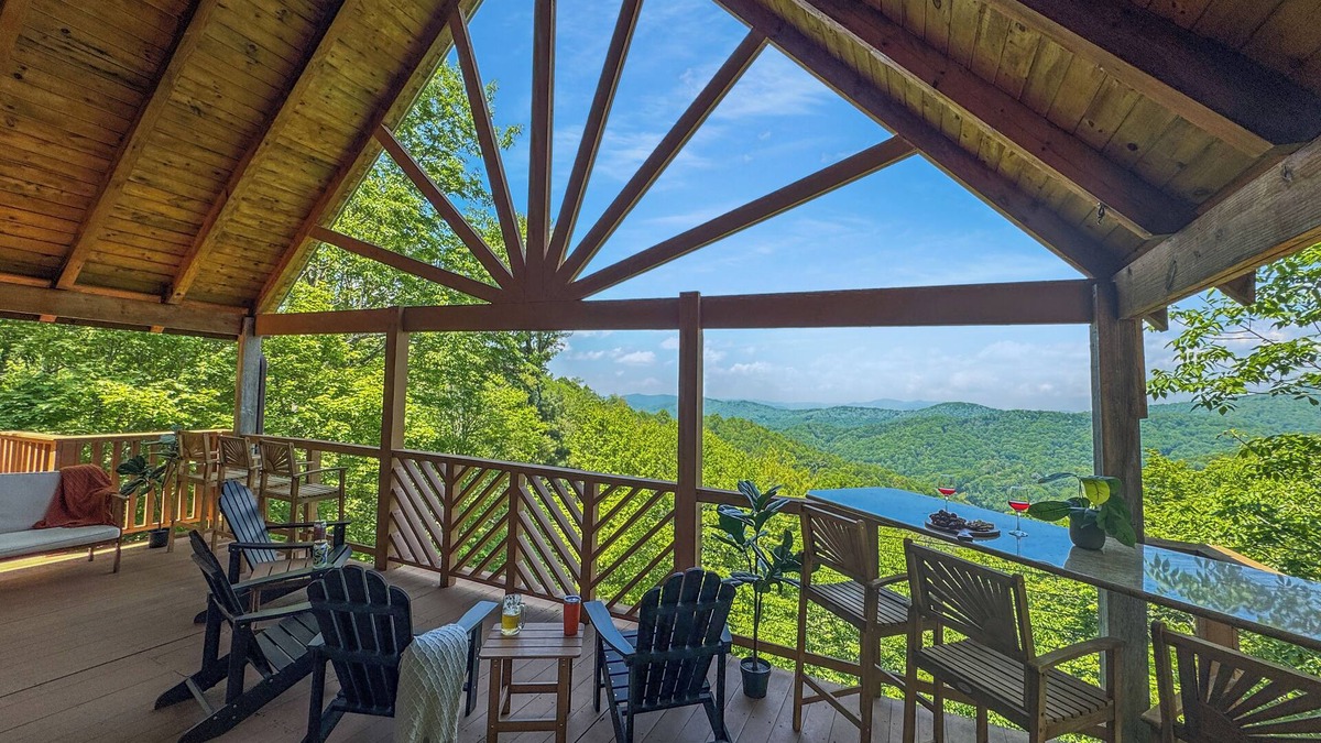 Wolf Laurel House | Beautiful Mountain Home: 6BR/4BA Hot Tub+Game Room+Golf+Views