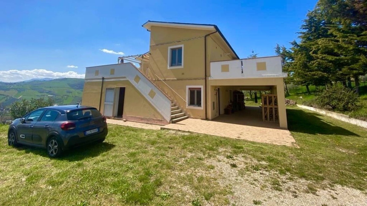 Castilenti House | Beautiful mountain view home in Castilenti