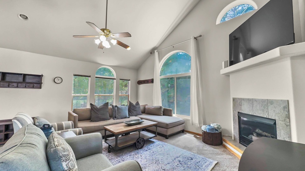 Wildernest House | Beautiful Mountain Townhome, Great Views, Lots of Space 173