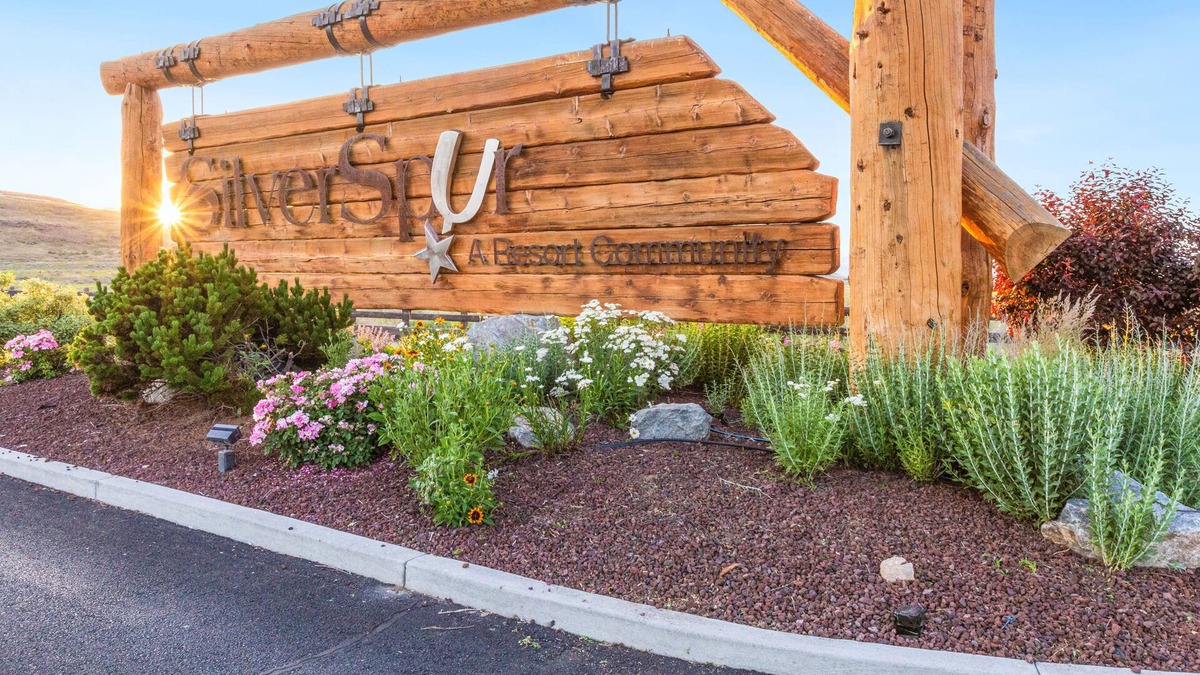 Brewster House | Beautiful Mountain Views, Abundant Wildlife & Dark, Starry Skies