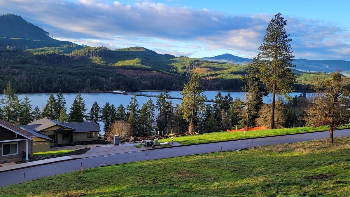 Lowell Apartment | Beautiful new apartment overlooking Dexter Lake. A peaceful place to relax.