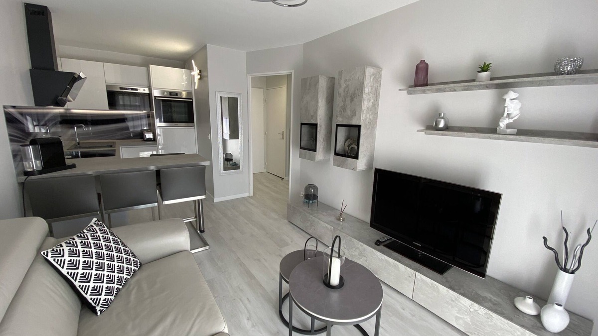 Cabourg Apartment | Beautiful new bright apartment facing south 100 m from the beach direct access