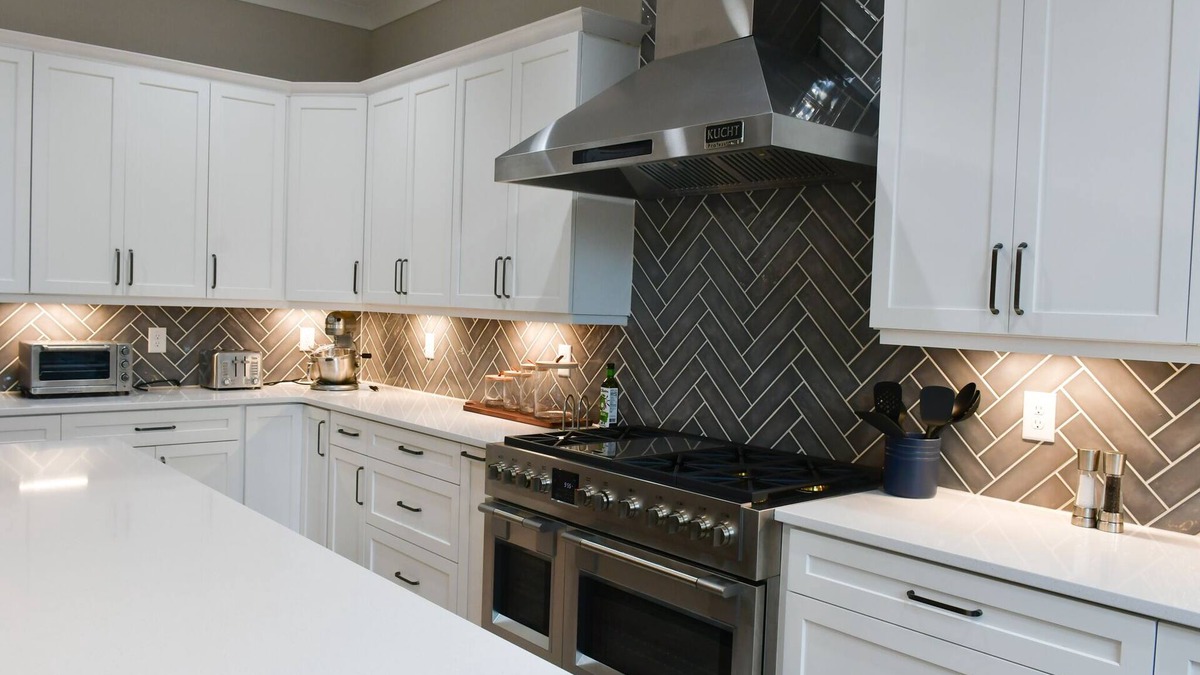 Gainesville House | Beautiful New Build Professionally decorated, New dock, private Cove