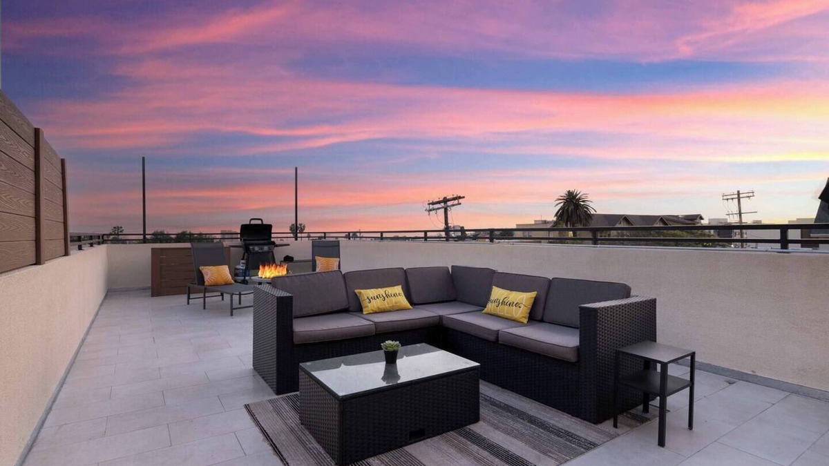 Historic Filipinotown House | Beautiful New Building with stylish furnishings near Downtown & Hollywood