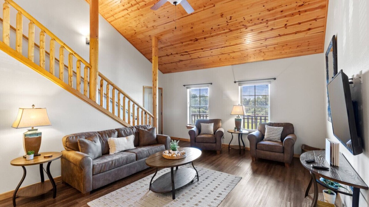 Gruene Condo | Beautiful New Condo Walking Distance to Gruene!