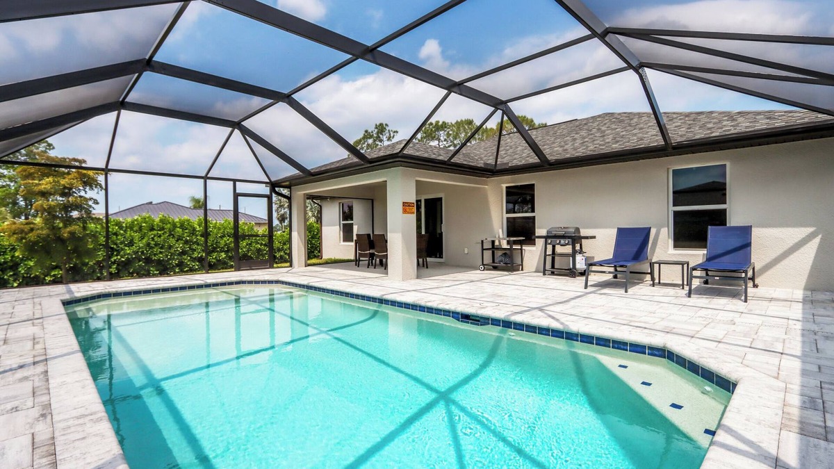 Jacarandas House | Beautiful New Construction Sun and Fun