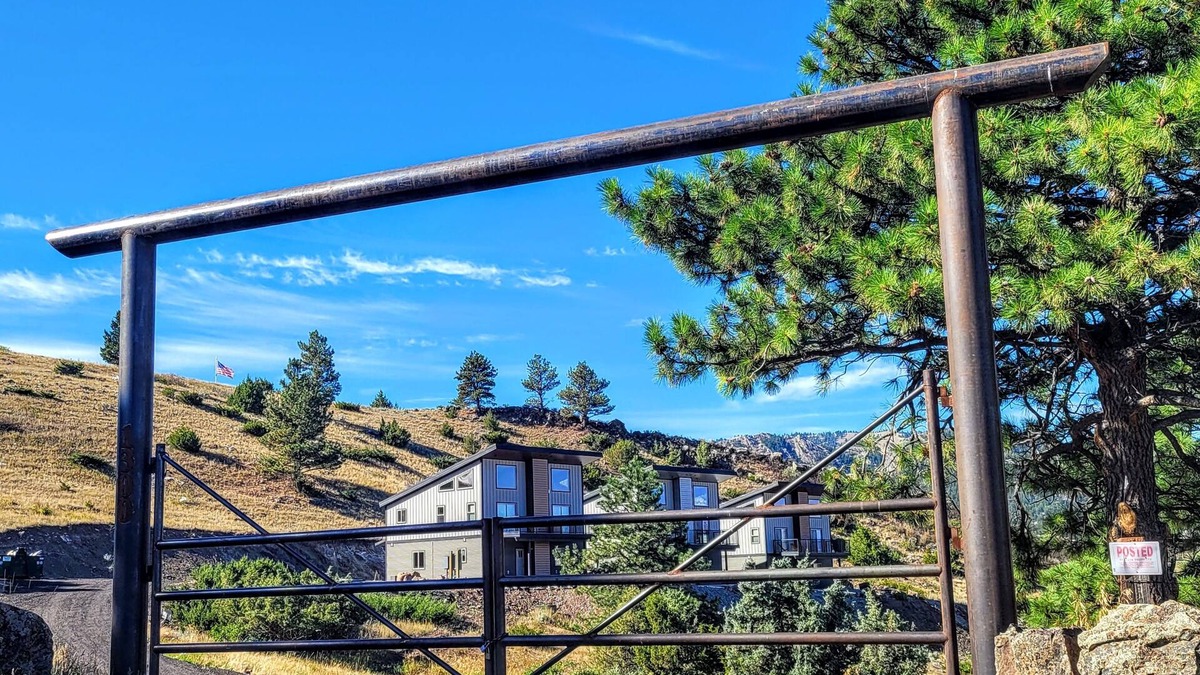Wolf Creek House | BEAUTIFUL NEW home with THE BEST VIEWS OF THE MISSOURI RIVER