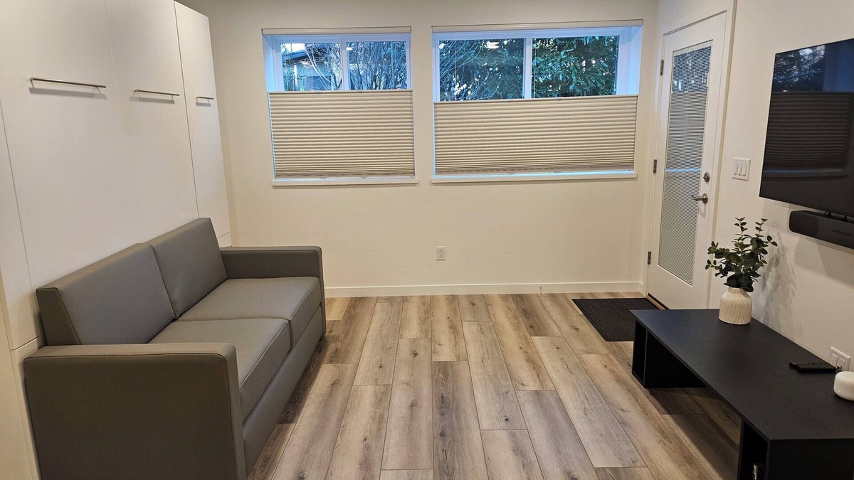 Ashland Apartment | Beautiful New Studio in the Hills of Ashland