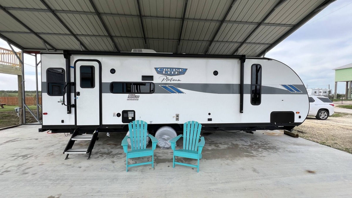Port Bolivar House | Beautiful NEW 2023 camper covered on concrete slab. Sit and enjoy the barges