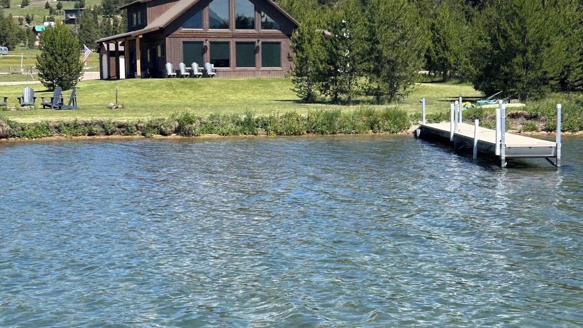 Georgetown Cabin | Beautiful New Waterfront Cabin with Sauna!
