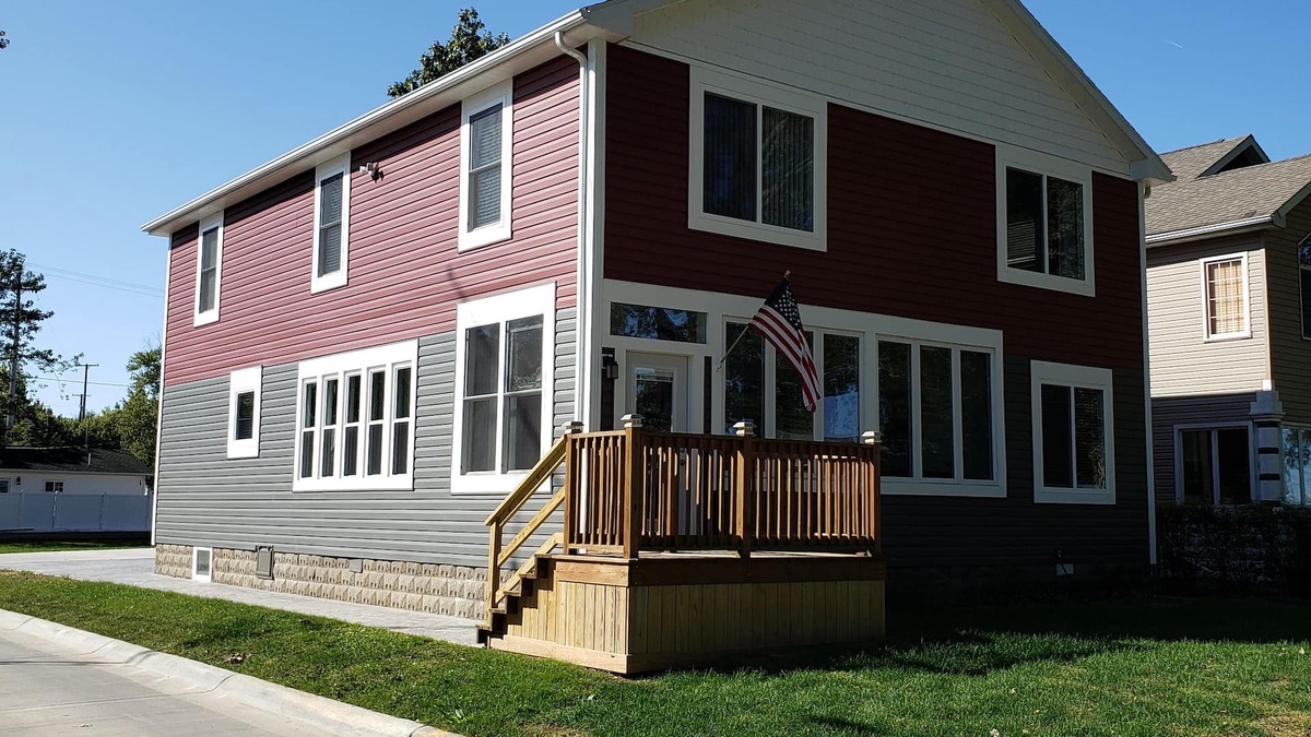 Huron House | Beautiful Newer Park/Lakefront home!