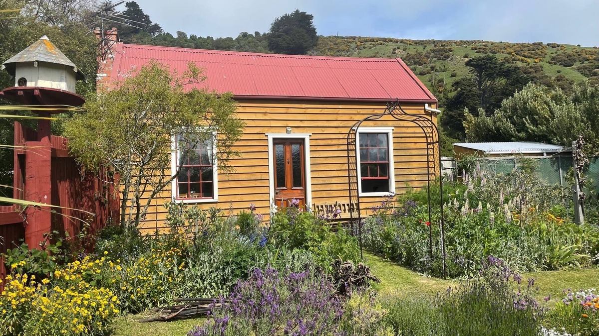 Dunedin House | Beautiful newly restored 1860s early settlers cottage