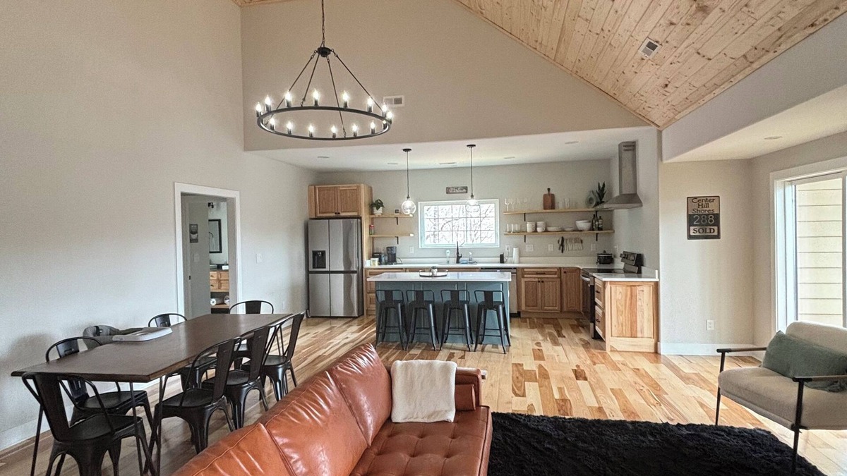 Smithville House | Beautiful newly built Center Hill Lake retreat. Minutes to the marinas.
