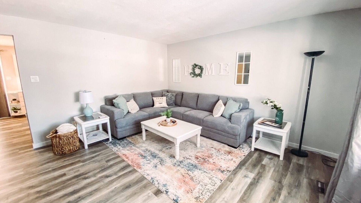 South Lethbridge House | Beautiful newly refinished Home with easy access to Lethbridge with lake close.