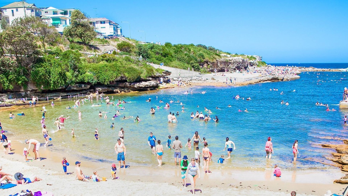 Clovelly Apartment | Beautiful newly renovated 2 bedroom beachside haven 250m from Clovelly beach.