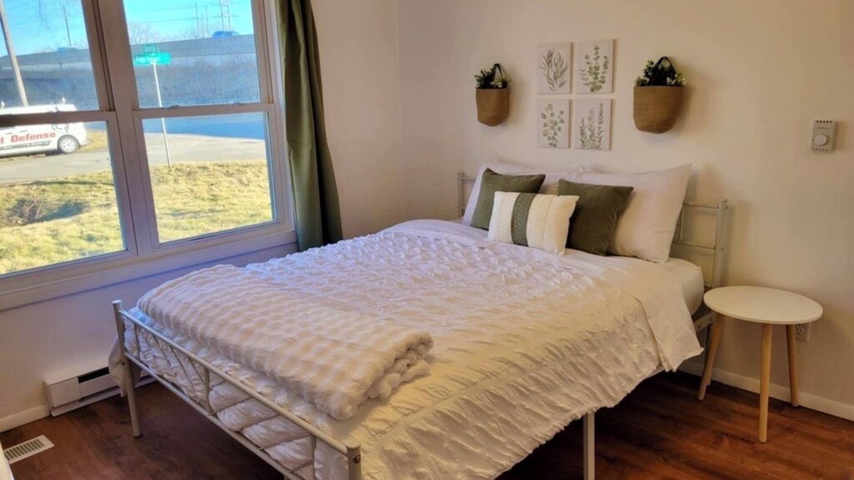 Madison Apartment | Beautiful, Newly-Renovated 1-Bedroom Apartment in Madison