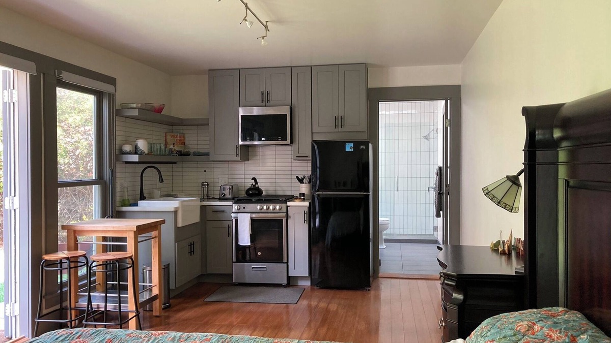 Glenview Apartment | Beautiful Oakland Hills Studio Apartment