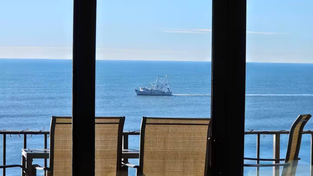 Windy Hill Condo | Beautiful Oceanfront 3 bedroom condo in North Myrtle Beach. Near Barefoot!