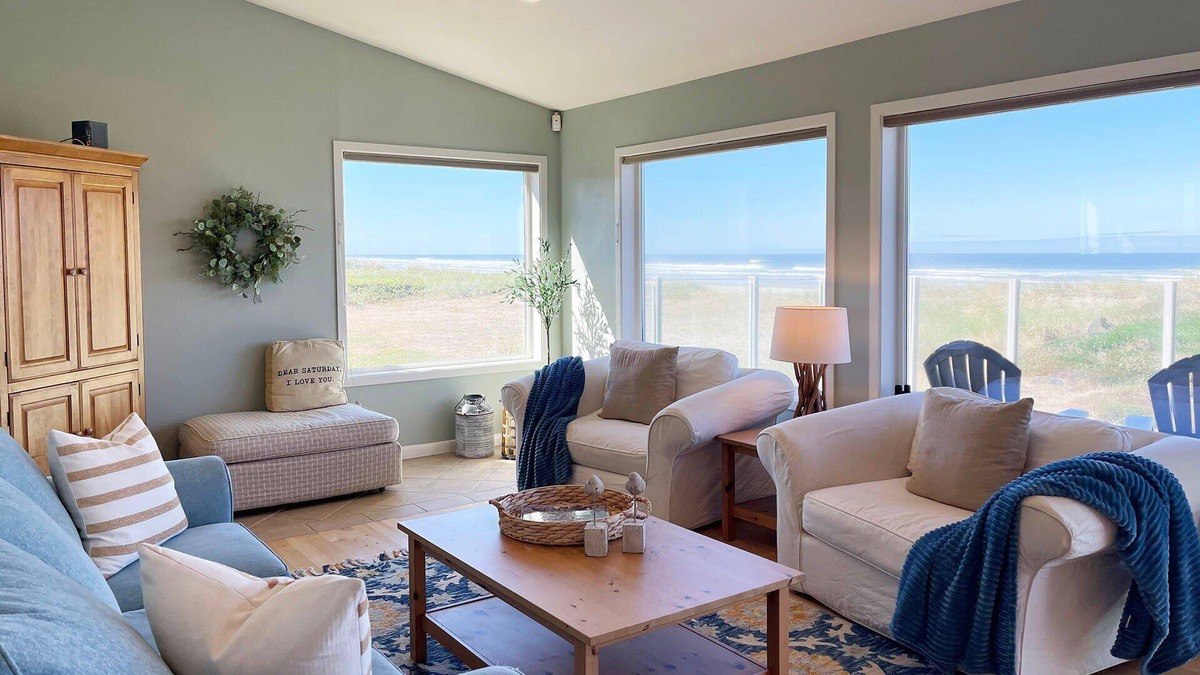Waldport House | Beautiful Ocean Front Home! Sweeping Ocean Views!