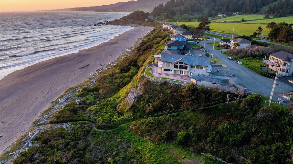 Smith River House | Beautiful Ocean Oasis