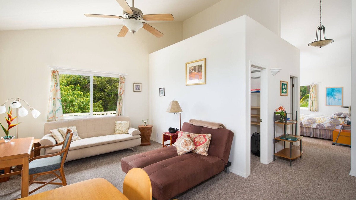 Kalaoa House | Beautiful, Ocean View Studio- Quiet, Kitchenette, Sleeps 4, Free WiFi & Parking