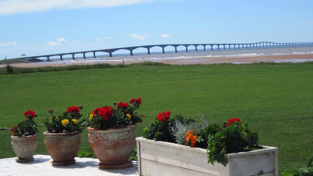 Borden-Carleton Cottage | Beautiful oceanfront beach house,family friendly,WiFi,lg deck,bbq .