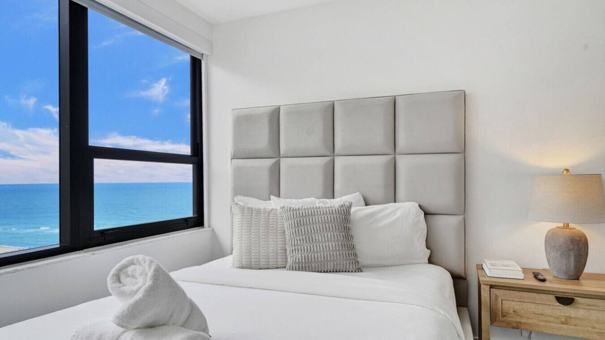 La Gorce Apartment | Beautiful Oceanside Retreat/Beach Service/1606