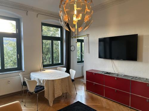 Trachenberge Apartment | Beautiful old building apartment