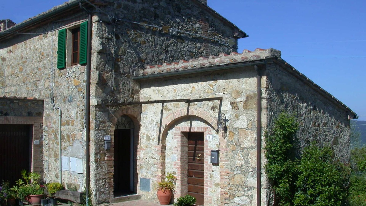 Murlo House | Beautiful old stone house with a fantastic view