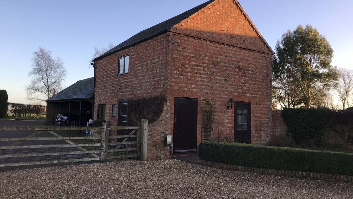 Upper Dean Cottage | Beautiful one bedroom cottage near Kimbolton and Cambridge with stunning views