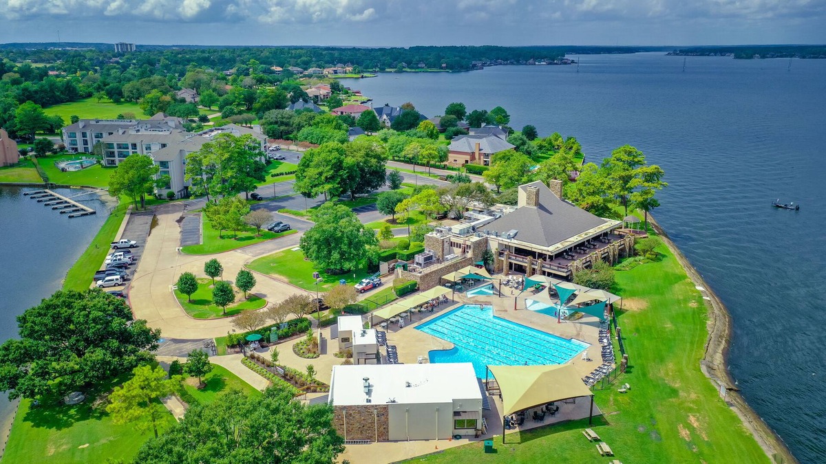Walden on Lake Conroe Condo | Beautiful One Bedroom Waterview Condo On Lake Conroe - 208-B
