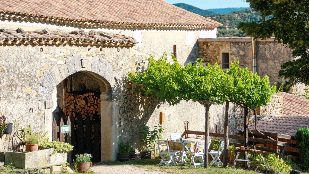 Roche-Saint-Secret Villa | Beautiful private villa for 4 guests with WIFI, TV, pets allowed and panoramic view