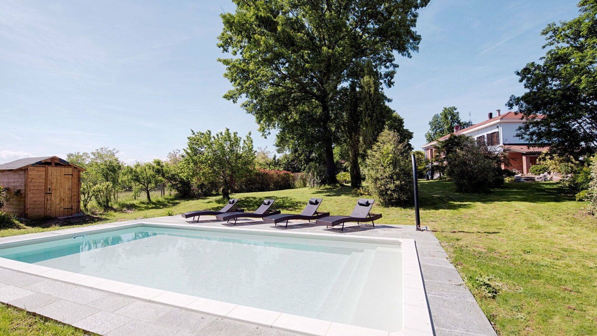 San Damiano dʼAsti House | Beautiful private villa for 9 people with A/C, WIFI, private pool, TV, patio and pets allowed
