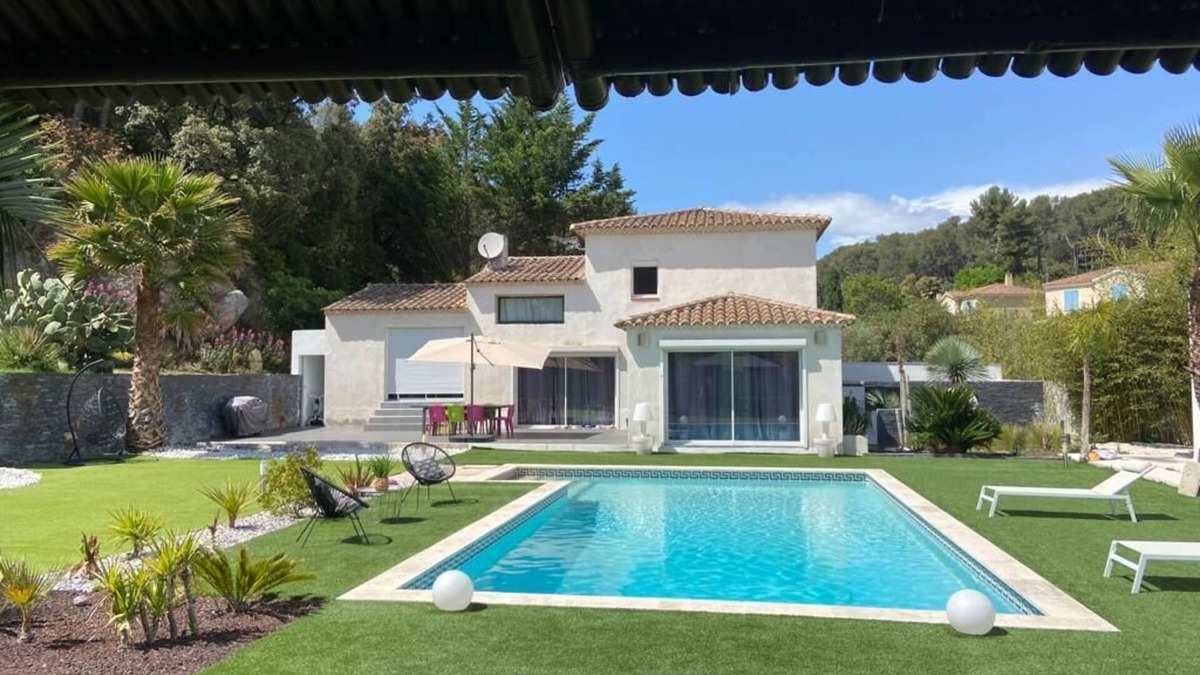 Les Accates Villa | Beautiful, peaceful villa close to all amenities