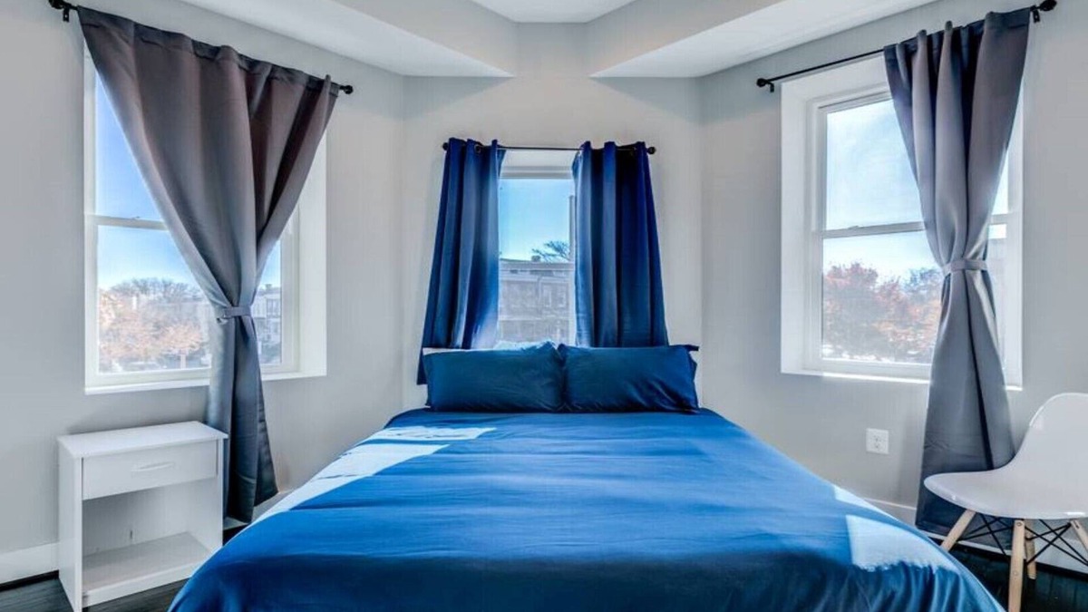 Southeast Apartment | Beautiful Perfectly Located 2BR Condo For Two International Students or Interns.