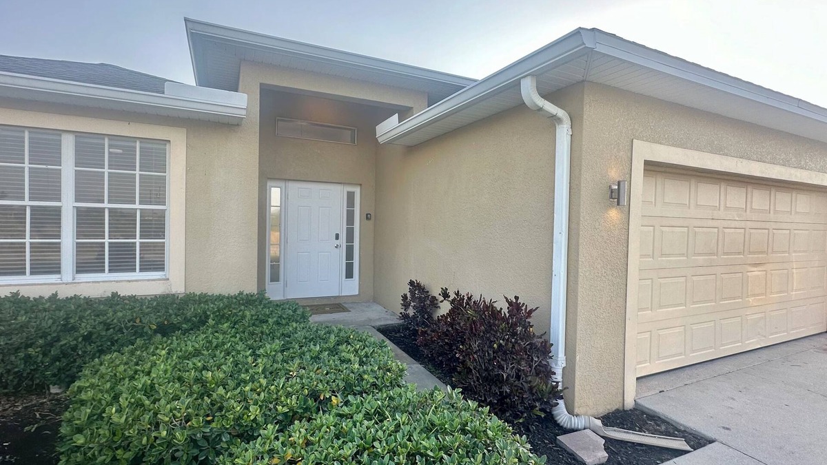 Harris House | Beautiful Pet friendly 4BR Property W/Large fenced Backyard Centrally Located
