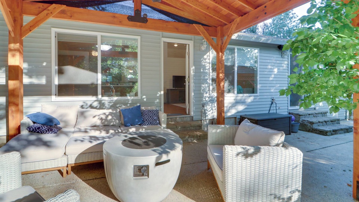 Washougal House | Beautiful Pet-Friendly Washougal Home w/Fire Pit!