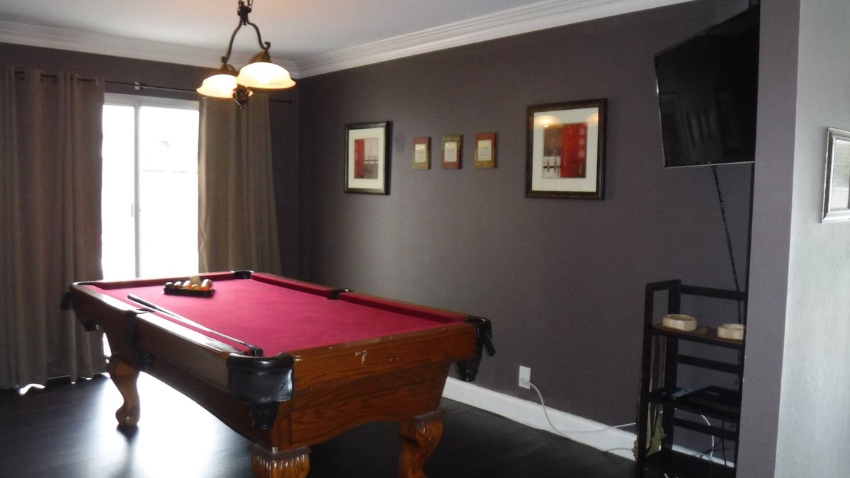 Tustin House | Beautiful Pet-Friendly Vacation Rental near Disney with Pool/Spa