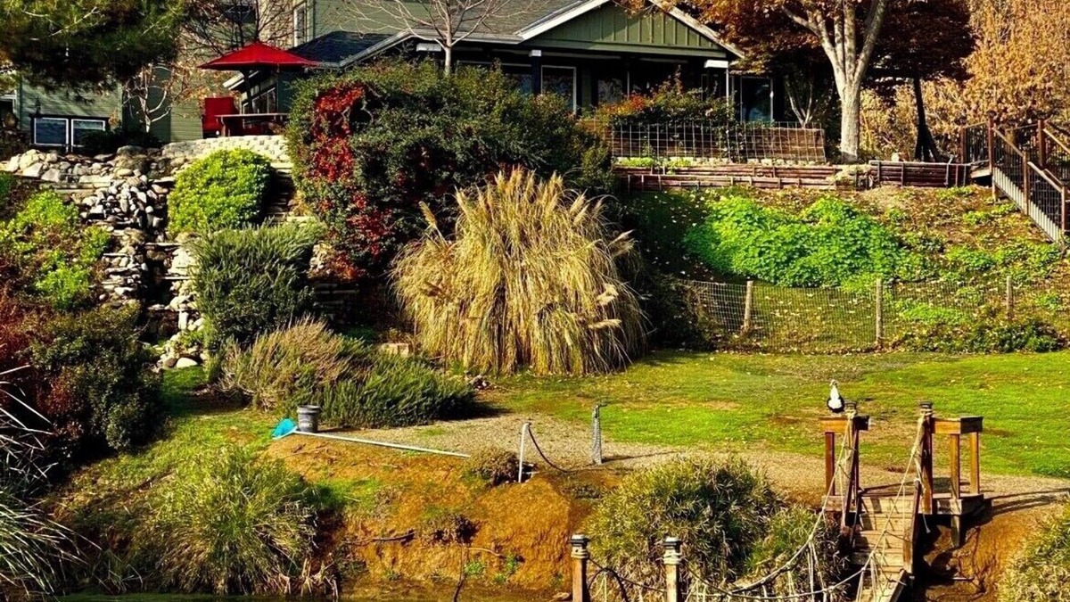 Exeter House | Beautiful pool home in foothills close to Sequoia's-