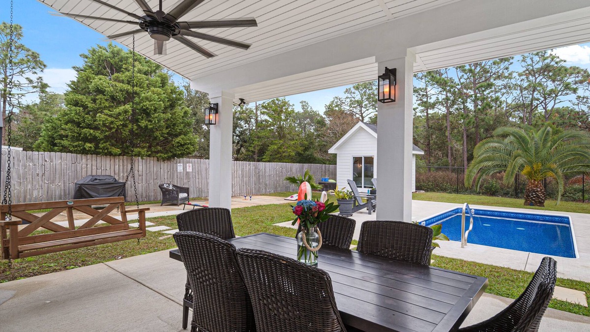 Gulf Breeze House | Beautiful Pool Home and Great Backyard for Corn Hole!