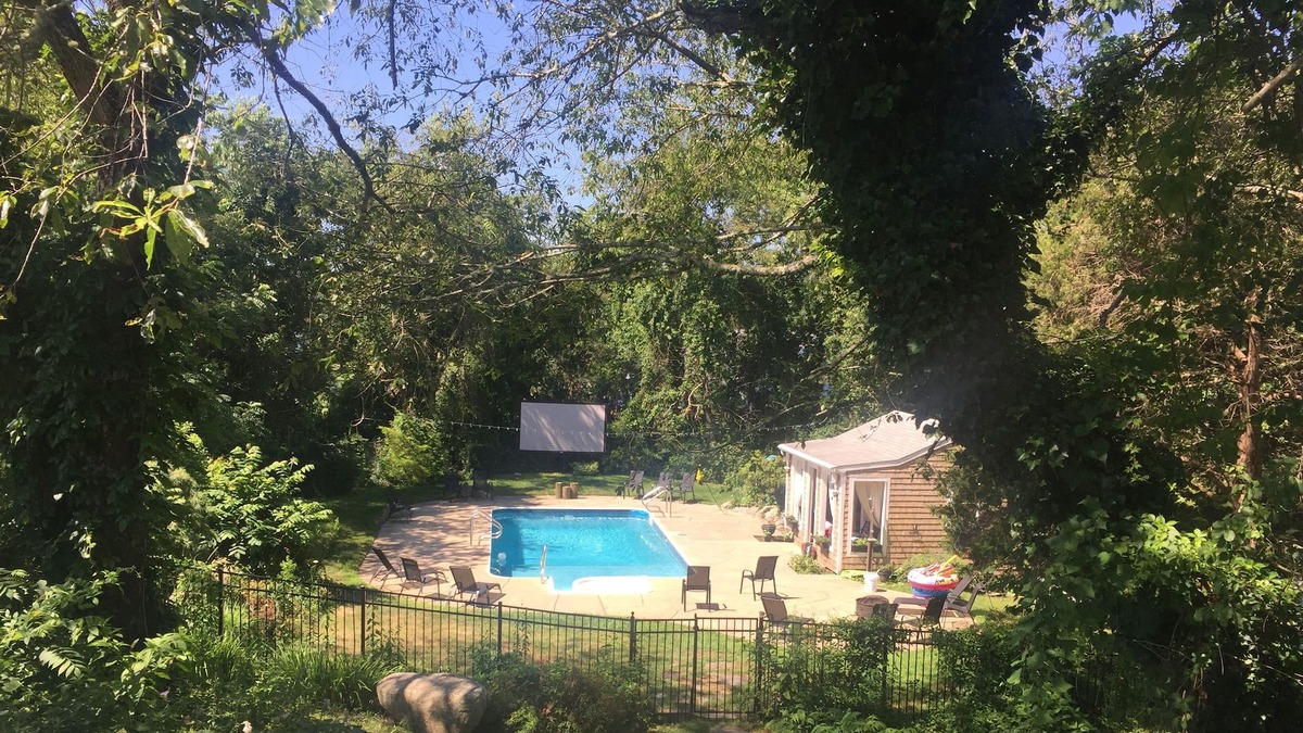 South Kingstown Apartment | Beautiful pool, hot tub (new spring 2022!) quiet, close to beach!