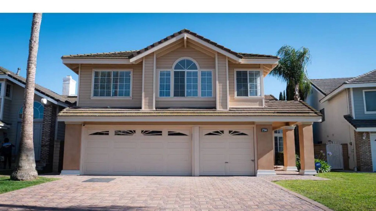 Harbor House | Beautiful Poolside Home 4 Bedrooms 2 Baths