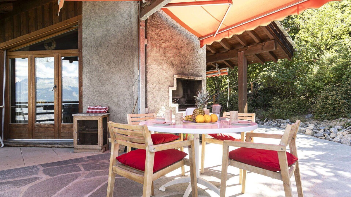 Les Mayens-de-Sion House | Beautiful private villa with WIFI, private pool, TV, terrace, pets allowed and panoramic view