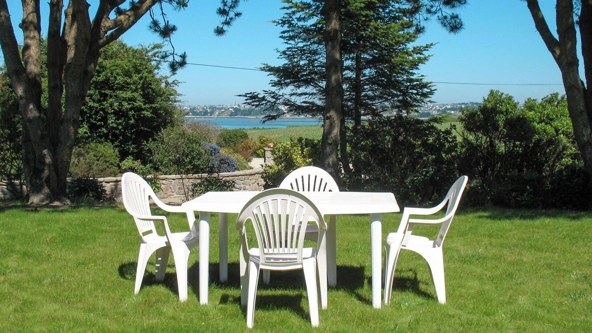 Saint-Pol-de-Leon House | Beautiful private villa for 4 guests with WIFI, TV, terrace and pets allowed