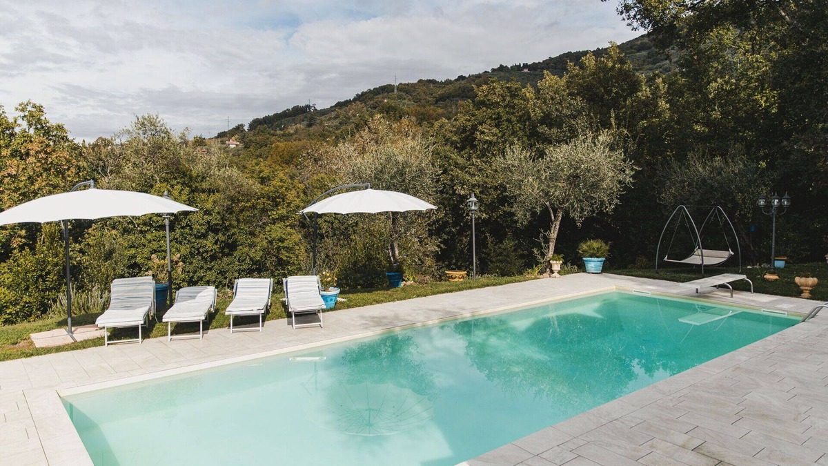 Castelnuovo Magra Villa | Beautiful private villa for 12 people with A/C, WIFI, private pool, TV, patio and panoramic view