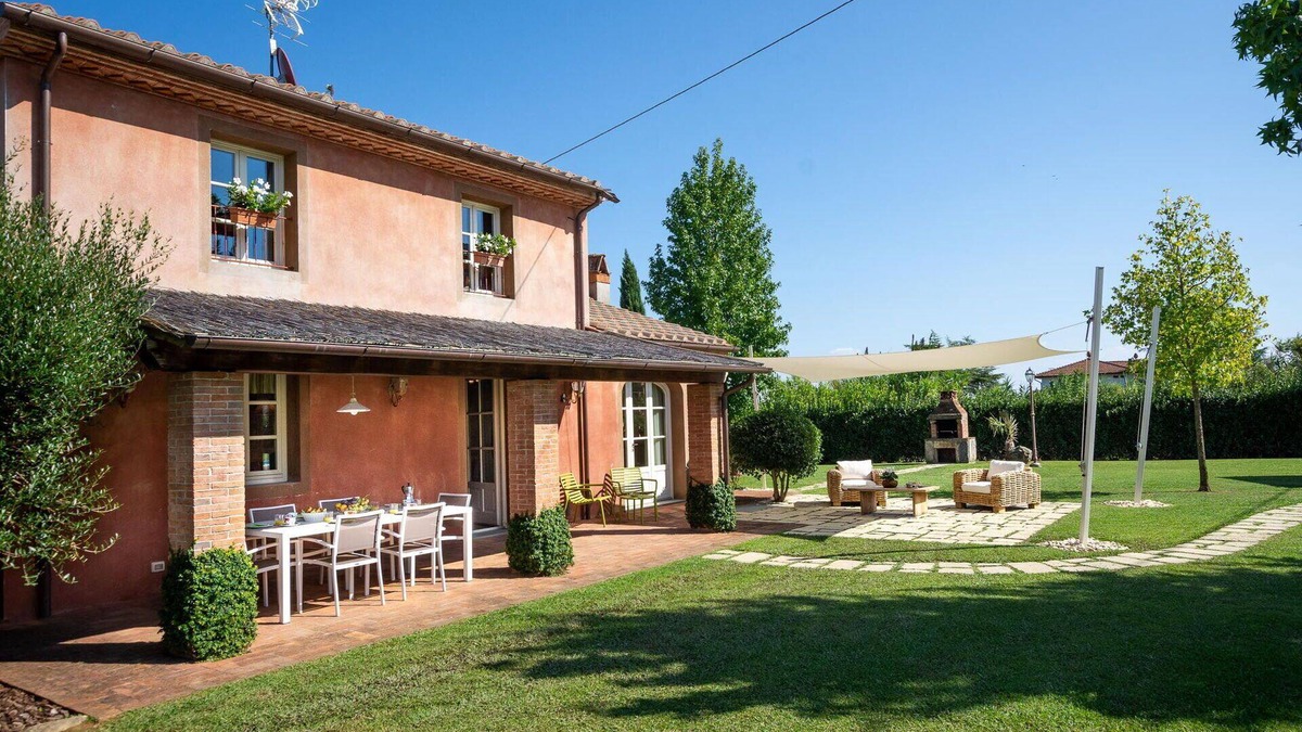 Colle di Compito Villa | Beautiful private villa for 4 people with A/C, private pool, WIFI, TV and veranda, close to Lucca