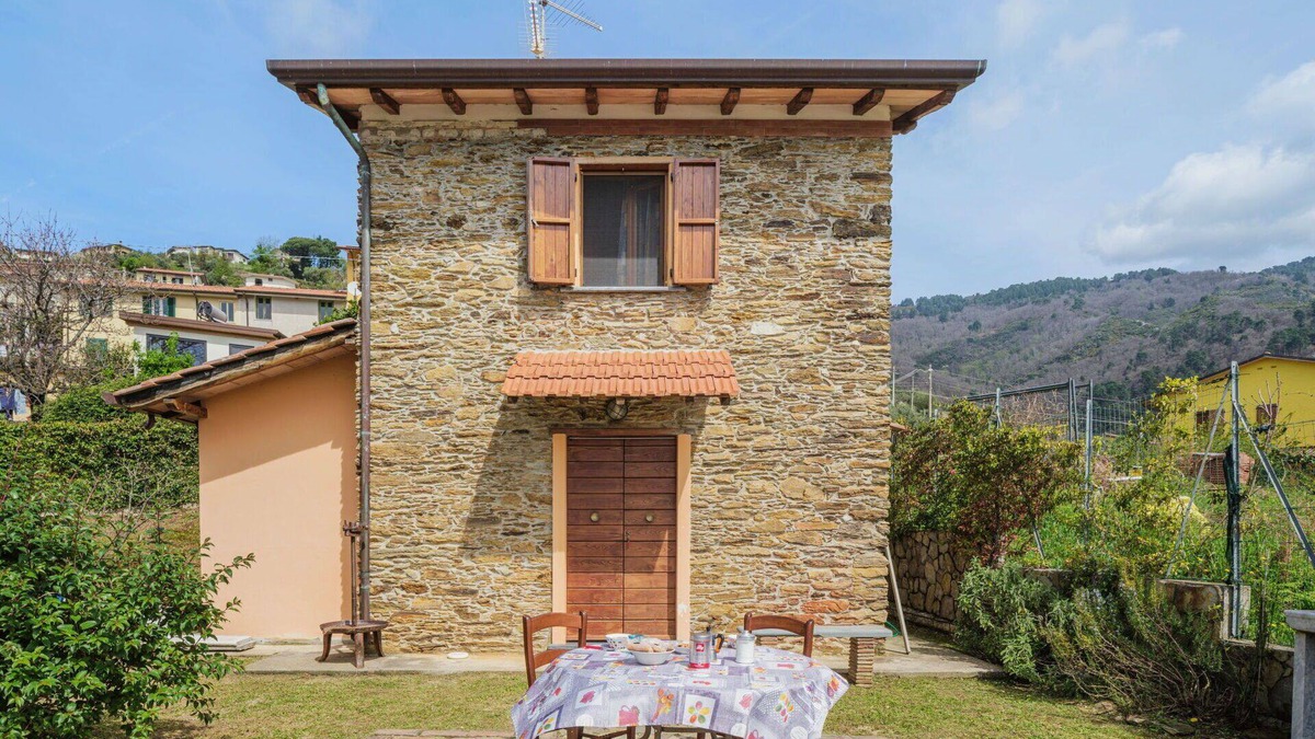 Montignoso Villa | Beautiful private villa for 2 people with WIFI, TV and pets allowed