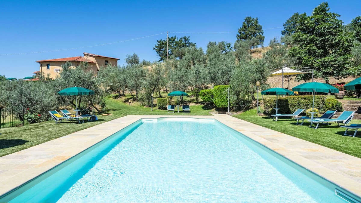 Loro Ciuffenna House | Beautiful private villa for 14 guests with WIFI, private pool, balcony and pets allowed