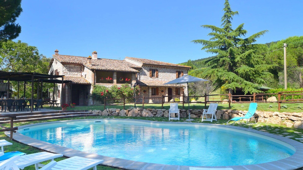 Massa Martana Villa | Beautiful private villa for 9 people with WIFI, private pool, TV, patio, pets allowed and parking